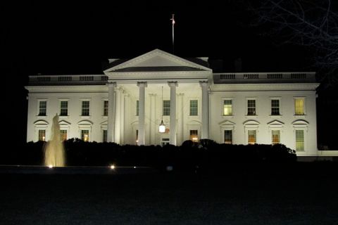 800px-White_House_In_The_Night
