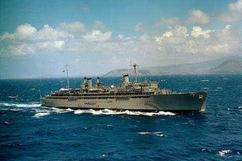 USS_Hector_AR-7_1985