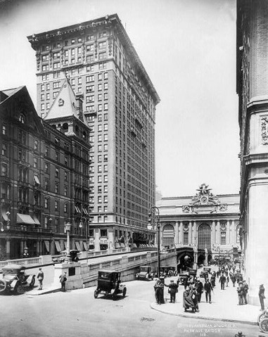 Grand Central Station, New York City with the Park Ave. Bridge in the foreground in 1919. 