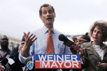 Anthony Weiner Greets NYC Commuters Day After Announcing Mayoral Bid