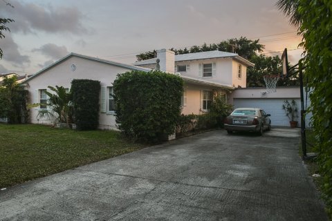 The home where Jennifer Berman, Alexander Berman and Jacqueline Berman were found dead  in West Palm Beach, Fla., on Jan. 13, 2014.
